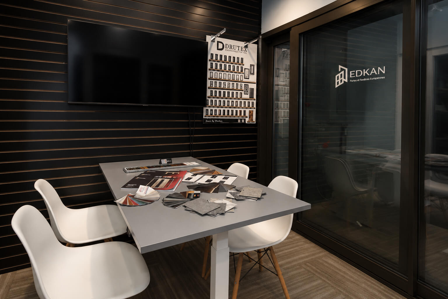 EDKAN showroom consultation area in Saint-Eustache with window and door finish samples