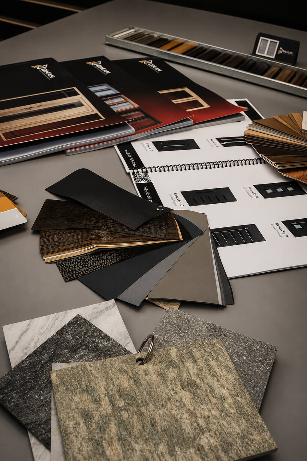 Window colour and finish samples in the EDKAN showroom