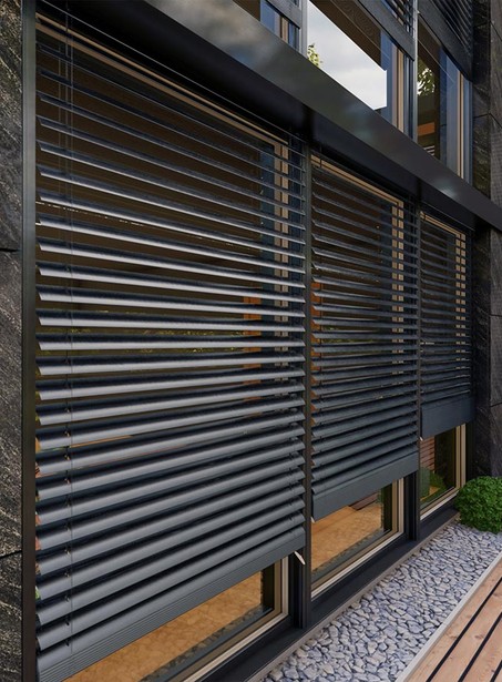 Modern facade with exterior venetian blinds